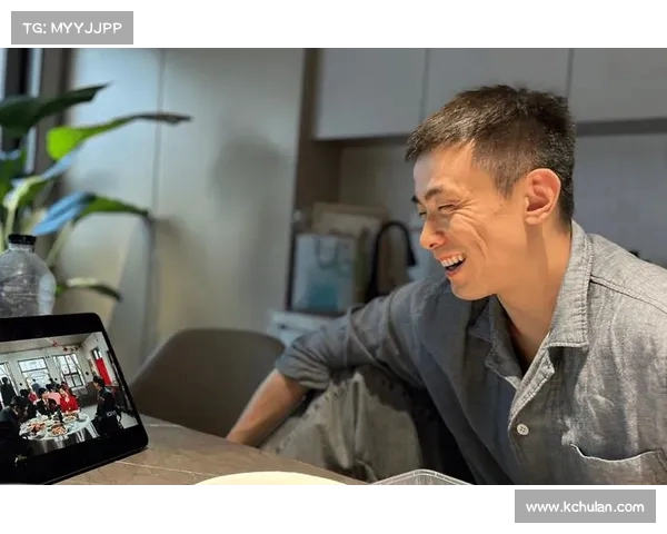 赵继伟穿搭晒照引关注：王老师的时尚教诲让他看起来更年轻！(赵继伟怎么样了)