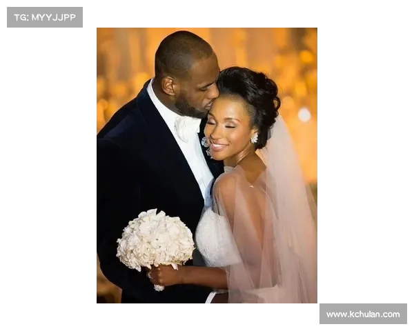 詹姆斯与妻子同框晒定妆照,陪布朗尼拍摄展现家庭温馨时刻(詹姆斯媳妇出轨) 詹姆斯与妻子同框晒定妆照,陪布朗尼拍摄展现家庭温馨时刻(詹姆斯媳妇出轨)